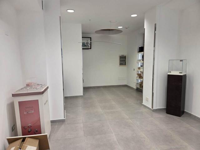 Locale Commerciale in affitto a Perriera, Sciacca