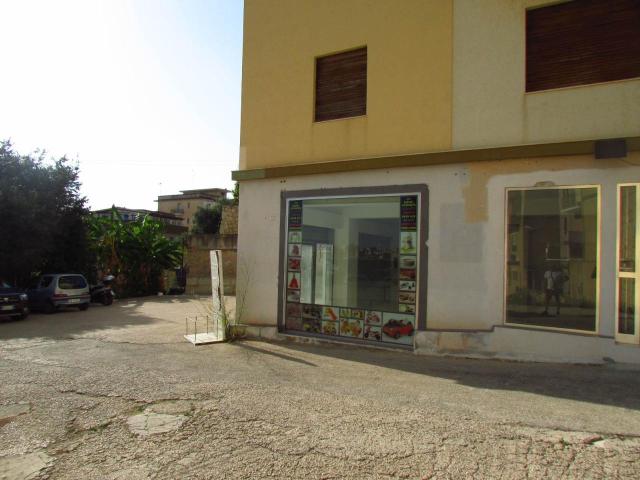 Locale Commerciale in affitto a Perriera, Sciacca
