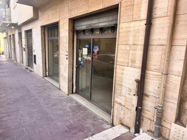 Locale Commerciale in affitto a Perriera, Sciacca