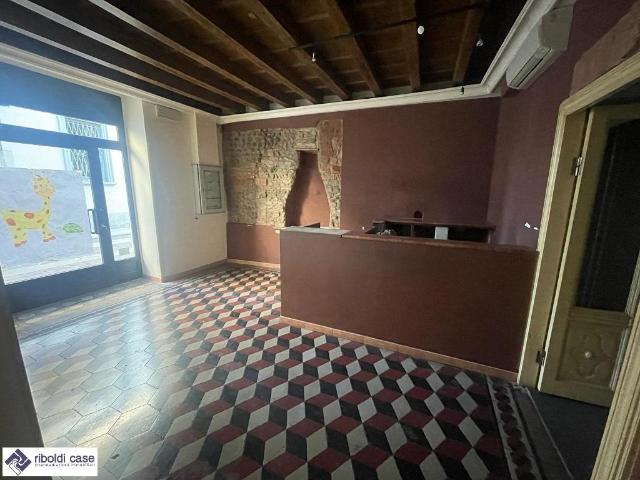 Locale Commerciale in affitto a San Rocco, Seregno
