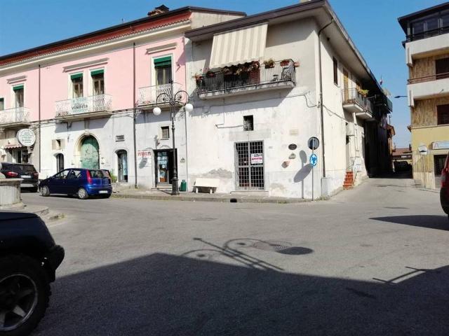 Locale Commerciale in affitto a Serino, Campania