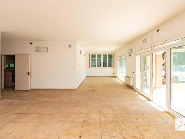 Locale Commerciale in affitto a Stazione Masotti, Serravalle Pistoiese