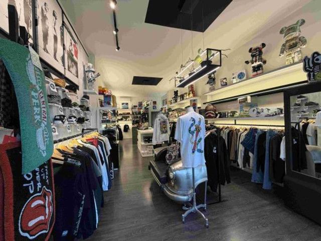 Locale Commerciale in affitto a Abbazia, Sesto Calende