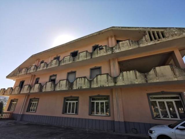 Locale Commerciale in affitto a Calabria, Catanzaro