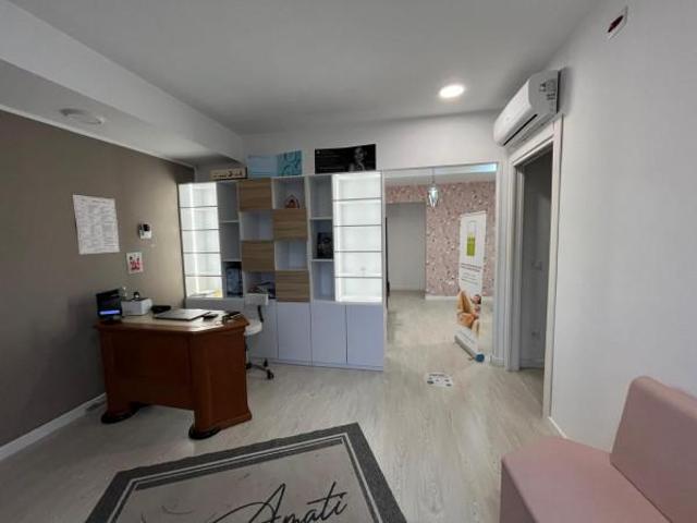 Locale Commerciale in affitto a Calabria, Catanzaro