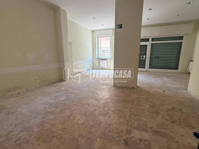 Locale Commerciale in affitto a Altopiano di Seveso, Seveso