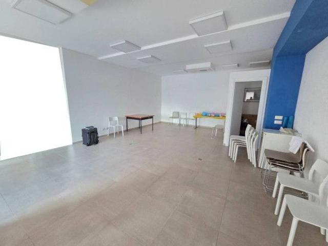 Locale Commerciale in affitto a Signa, Toscana
