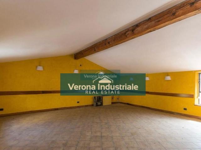 Locale Commerciale in affitto a Palazzolo, Sona
