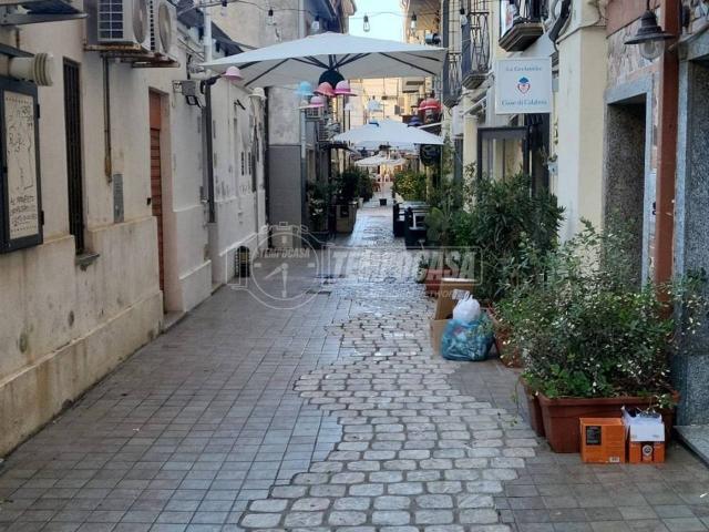 Locale Commerciale in affitto a Calabria, Catanzaro