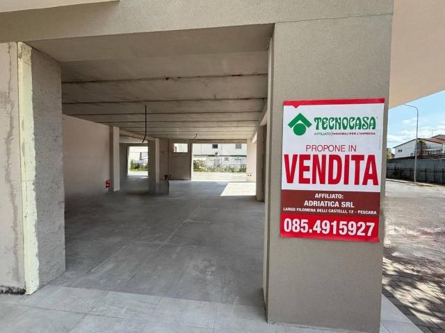 Locale Commerciale in affitto a Santa Teresa, Spoltore