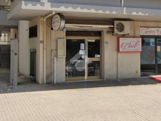 Locale Commerciale in affitto a Spoltore, Abruzzo