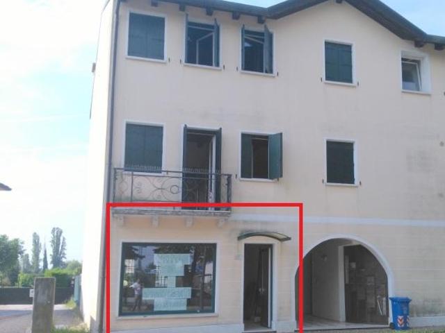 Locale Commerciale in affitto a Spresiano, Veneto