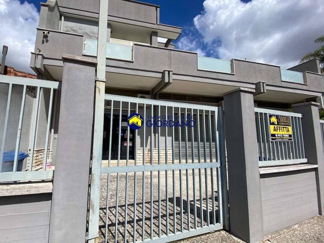 Locale Commerciale in affitto a Puglia, Lecce