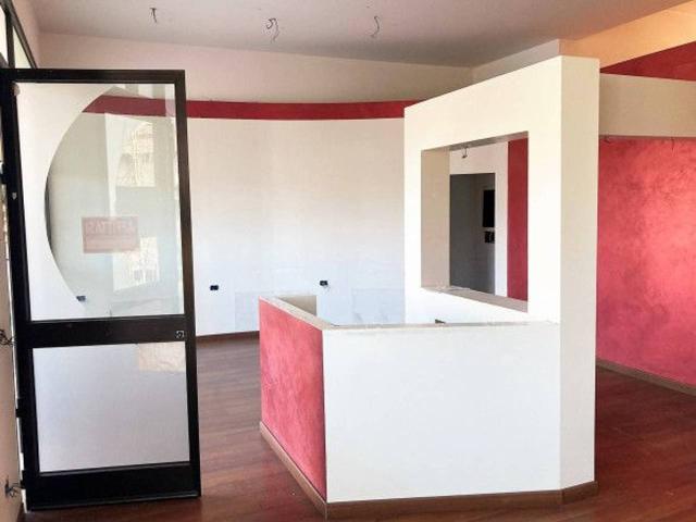 Locale Commerciale in affitto a Stra, Veneto