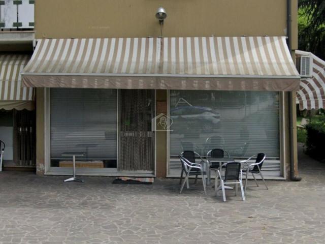 Locale Commerciale in affitto a Suzzara, Lombardia
