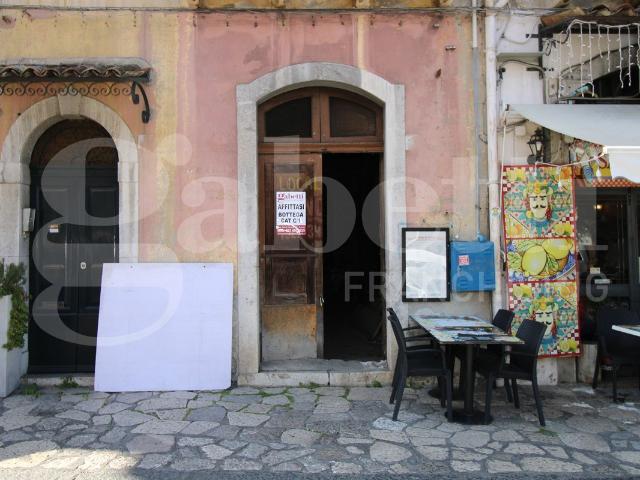Locale Commerciale in affitto a Taormina, Sicilia