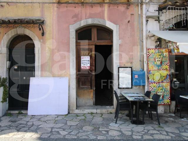 Locale Commerciale in affitto a Taormina, Sicilia