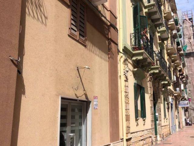 Locale Commerciale in affitto a Puglia, Taranto