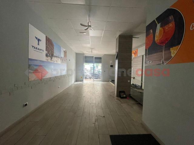 Locale Commerciale in affitto a Puglia, Taranto