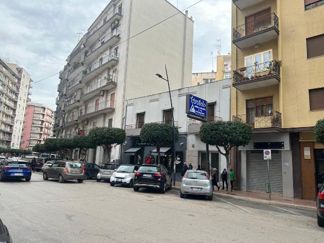 Locale Commerciale in affitto a Puglia, Taranto