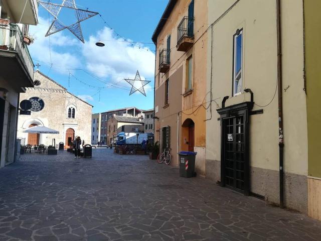 Locale Commerciale in affitto a Città Giardino, Terni