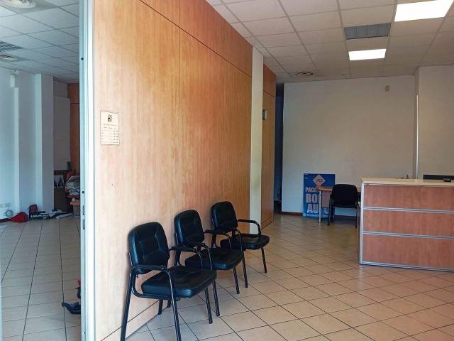 Locale Commerciale in affitto a Borgo Rivo, Terni