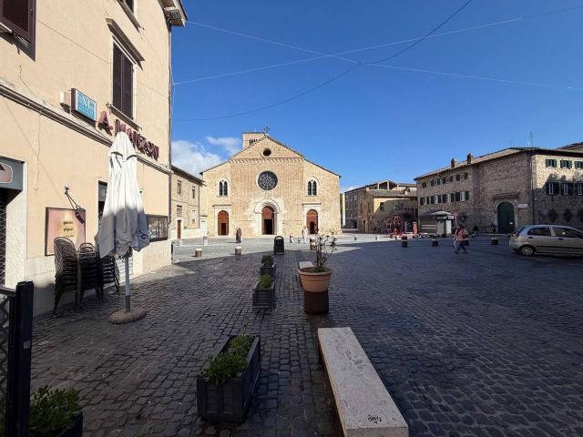Locale Commerciale in affitto a Città Giardino, Terni
