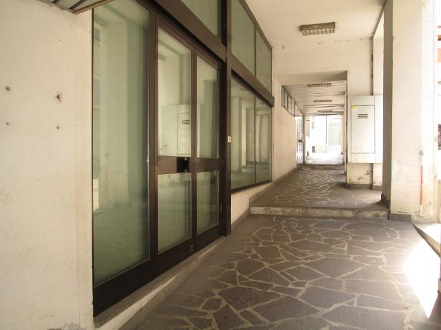 Locale Commerciale in affitto a Comunità delle Giudicarie, Tione Di Trento