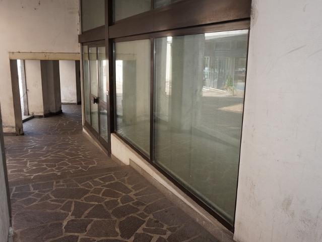 Locale Commerciale in affitto a Comunità delle Giudicarie, Tione Di Trento