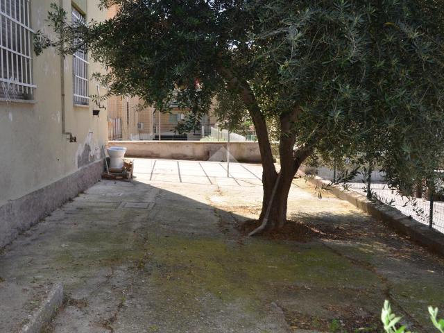 Locale Commerciale in affitto a Campolimpido, Roma Capitale