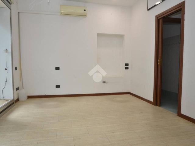 Locale Commerciale in affitto a Paterno, Roma Capitale