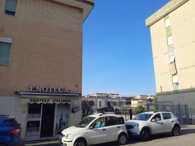 Locale Commerciale in affitto a Campolimpido, Roma Capitale