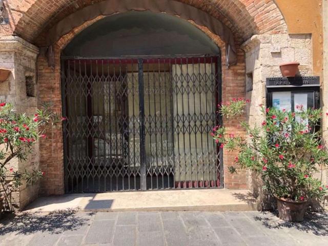 Locale Commerciale in affitto a Izzalini, Umbria