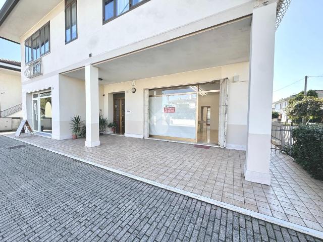Locale Commerciale in affitto a Tombolo, Veneto