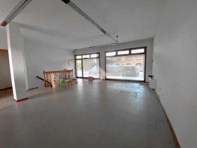 Locale Commerciale in affitto a Tombolo, Veneto