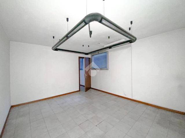 Locale Commerciale in affitto a Tombolo, Veneto