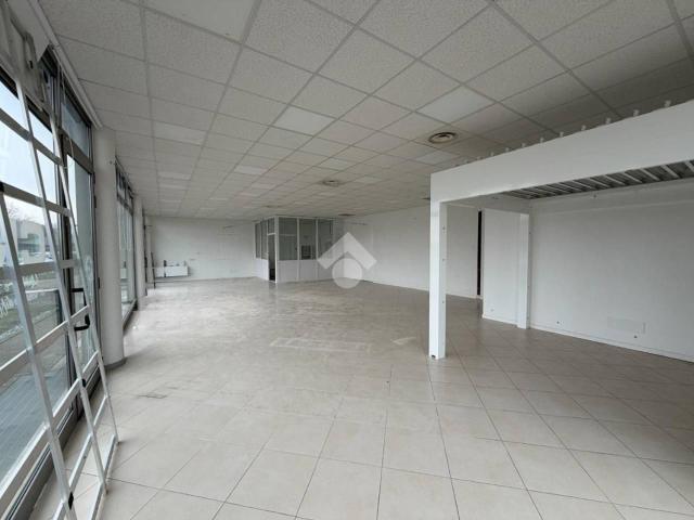 Locale Commerciale in affitto a Tombolo, Veneto