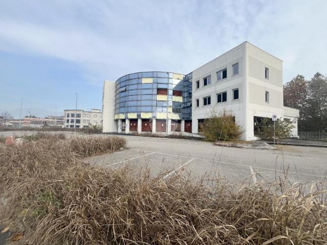Locale Commerciale in affitto a Torbole Casaglia, Lombardia