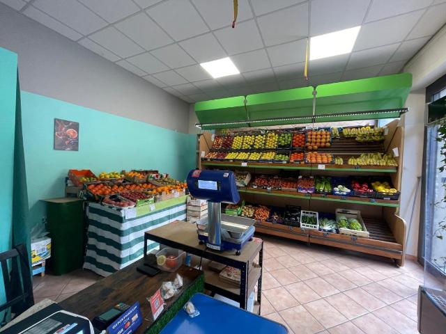 Locale Commerciale in affitto a Circoscrizione 4, Piemonte