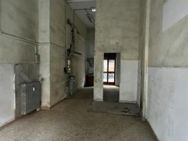 Locale Commerciale in affitto a Circoscrizione 3, Piemonte
