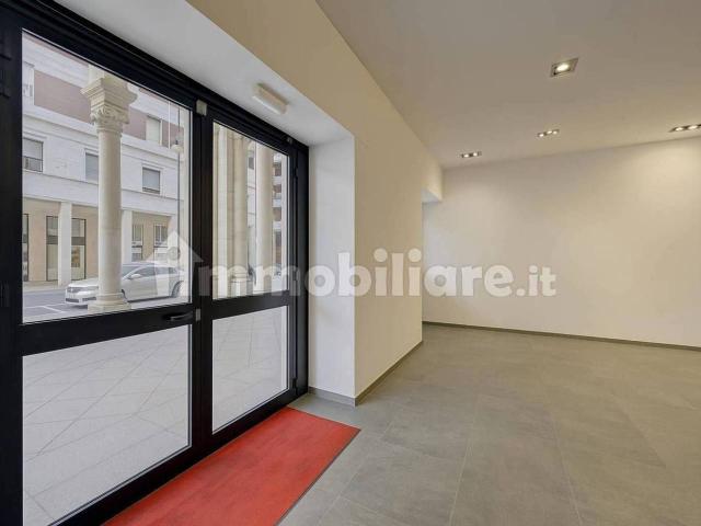 Locale Commerciale in affitto a Circoscrizione 1, Piemonte