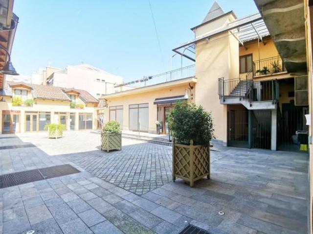 Locale Commerciale in affitto a Cavoretto, Piemonte