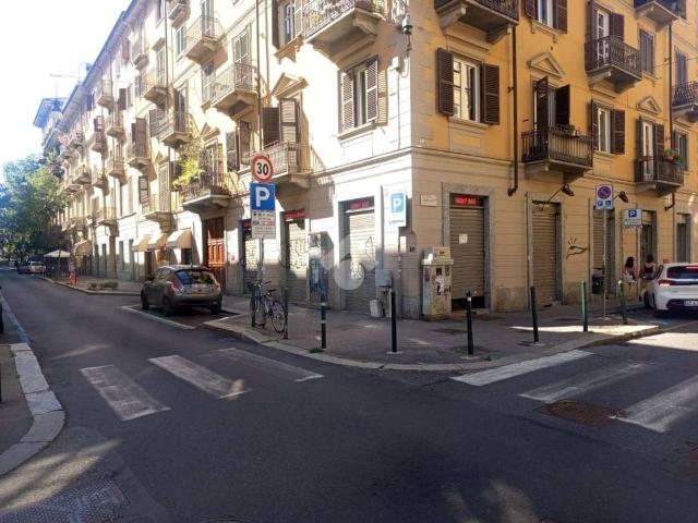 Locale Commerciale in affitto a Circoscrizione 8, Piemonte