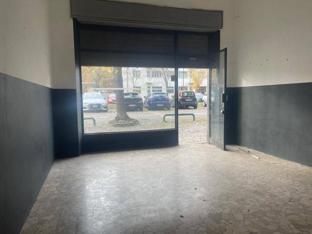 Locale Commerciale in affitto a Circoscrizione 1, Piemonte