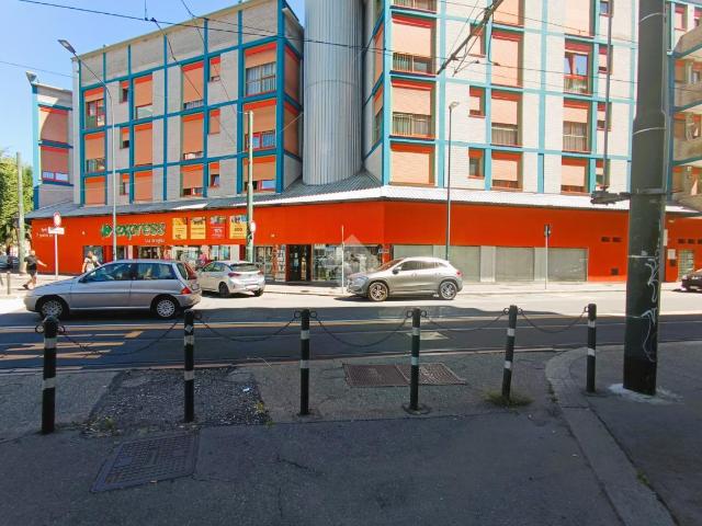 Locale Commerciale in affitto a Circoscrizione 5, Piemonte