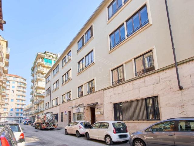 Locale Commerciale in affitto a Cavoretto, Piemonte