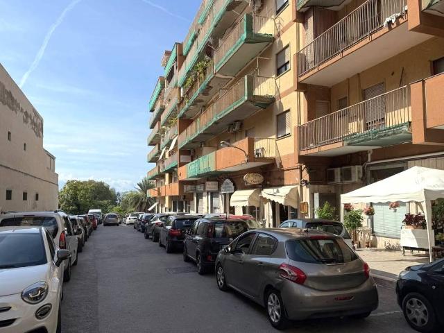 Locale Commerciale in affitto a Fuori Porta, Torre Annunziata