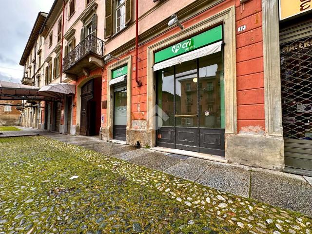 Locale Commerciale in affitto a Piemonte, Alessandria
