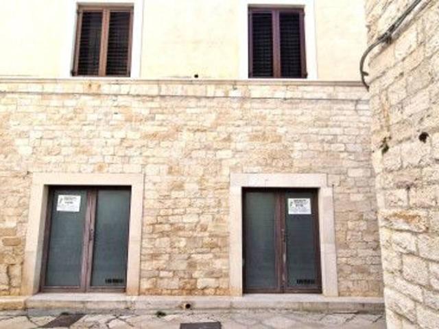 Locale Commerciale in affitto a Puglia, Barletta-andria-trani