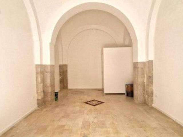 Locale Commerciale in affitto a Puglia, Barletta-andria-trani